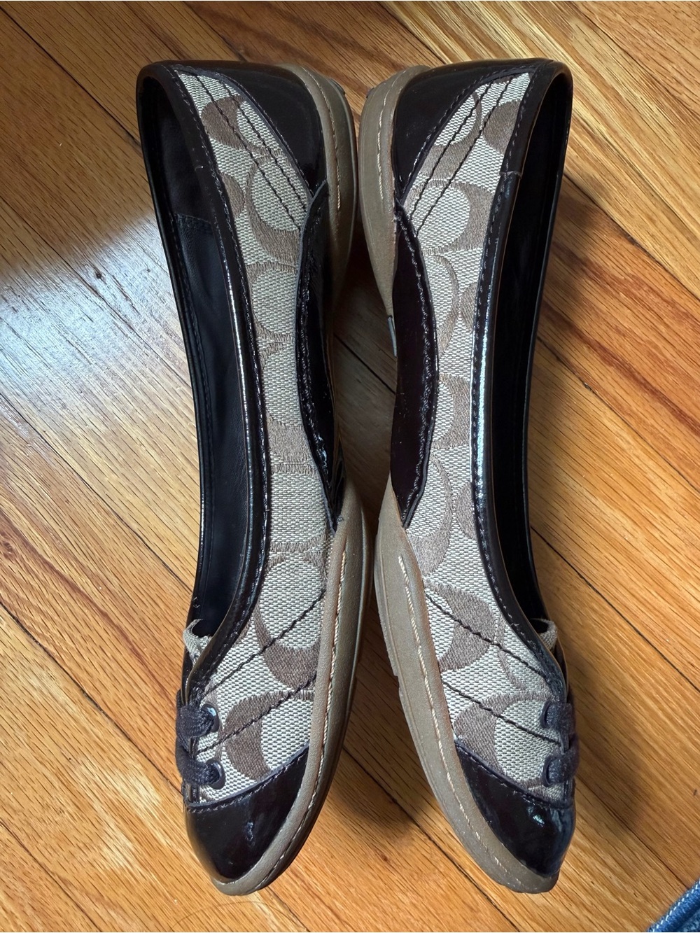 Coach Dannie Beige Signature Canvas Brown Patent Trim Ballet Flats Women’s 7.5 - Picture 7 of 15